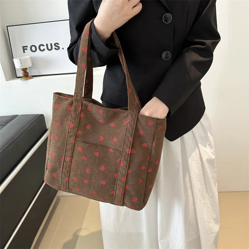 Strawberry Style Shoulder Bag – Fashionable & Versatile