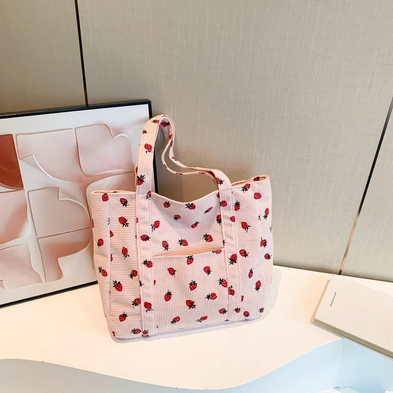 Strawberry Style Shoulder Bag – Fashionable & Versatile