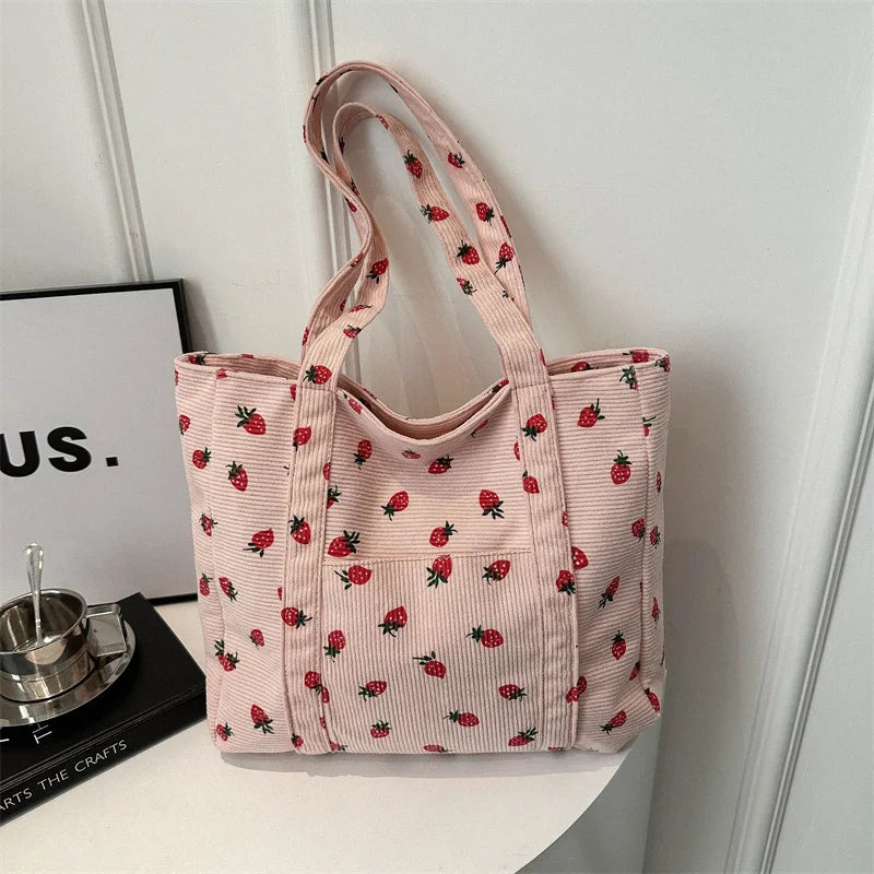 Strawberry Style Shoulder Bag – Fashionable & Versatile