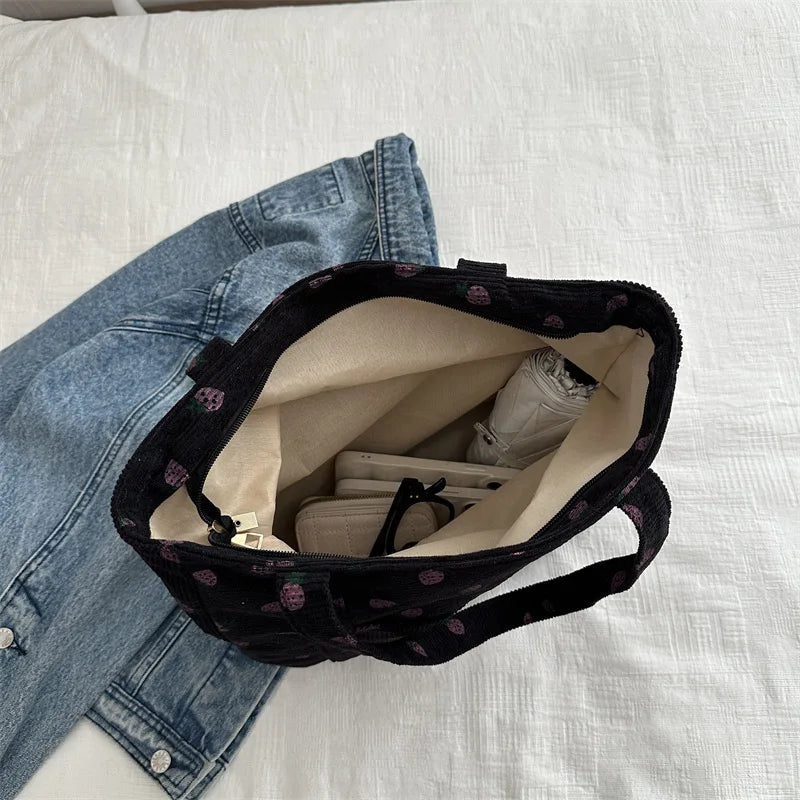 Strawberry Style Shoulder Bag – Fashionable & Versatile